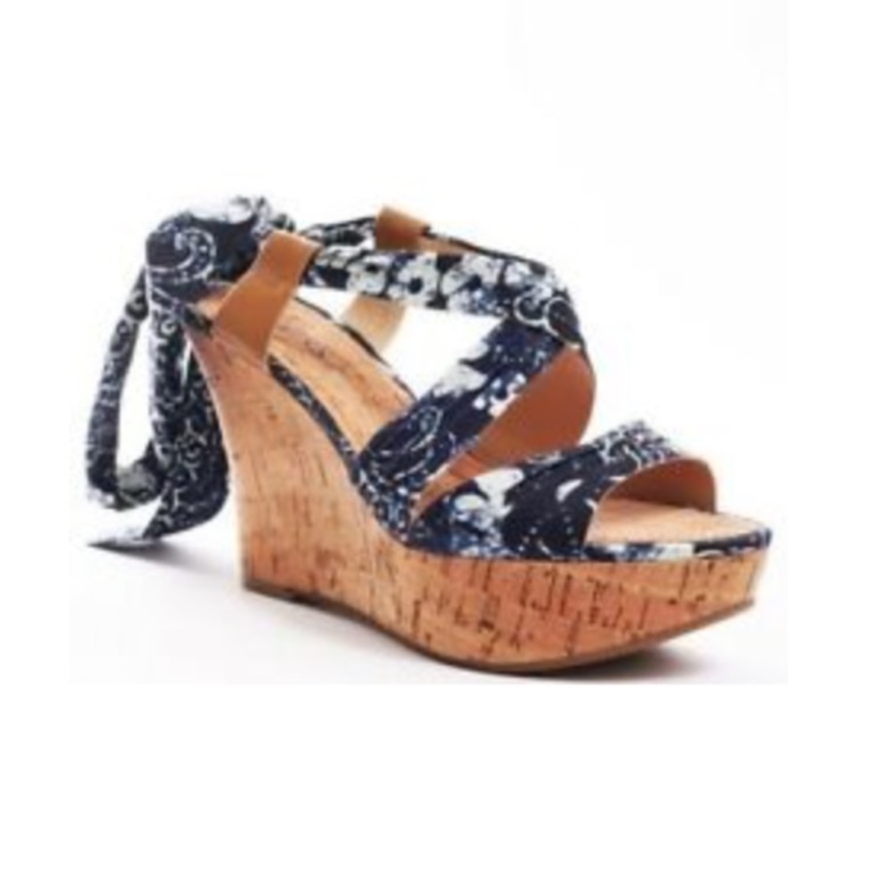 GUESS 4” Espadrilles Wedge Size 6.5
